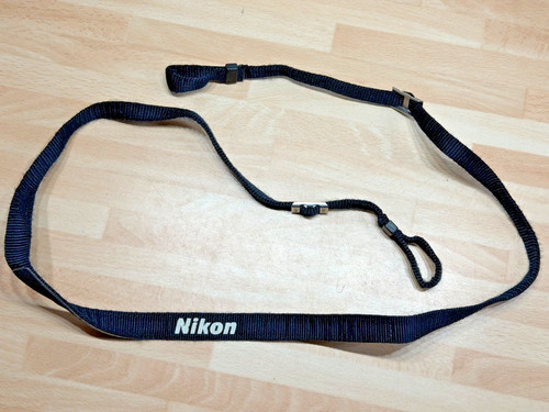 Nikon black standard shoulder - black,
